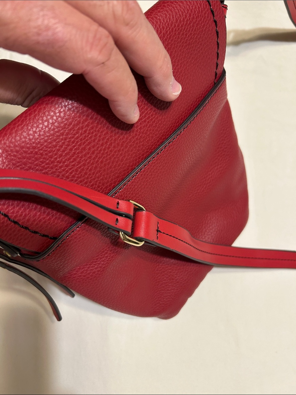 Liz Claiborne Red Pebbled Leather Crossbody Bag - Picture 4 of 11